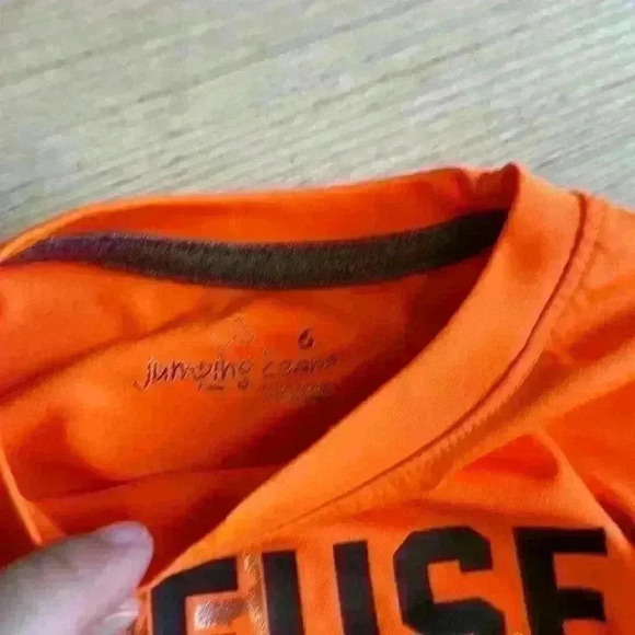 Athletic shirts size 5/6 - Picture 2 of 3